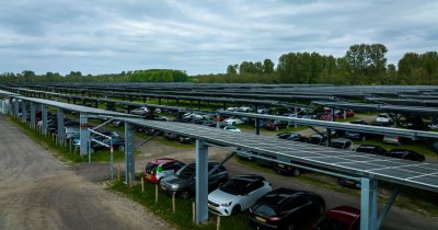 Statul francez, lege ca parcările să fie acoperite cu panouri solare