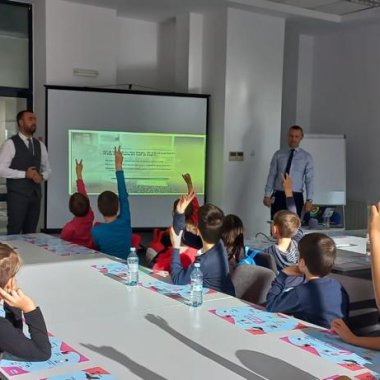 Școala de Bani: educație financiară pentru peste 66.000 de români în 2022
