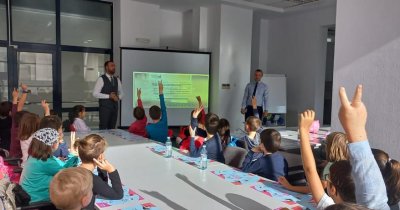 Școala de Bani: educație financiară pentru peste 66.000 de români în 2022