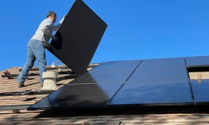 Panourile solare comune ar putea fi viitorul locuitului la bloc