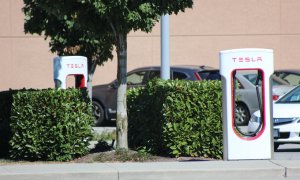 Noile stații de încărcare Tesla compatibile cu alte mărci, instalate în Europa