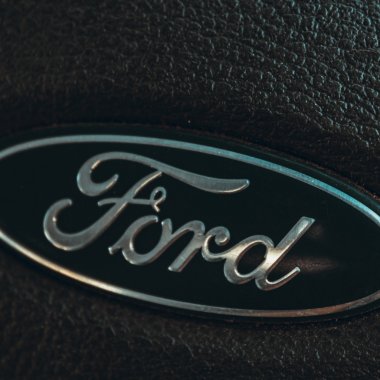 Ford pregătește un nou model comercial pe baterii pentru piața din Europa