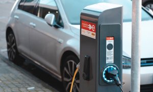 Battery-charging stations provide fast charging speeds where the grid can't