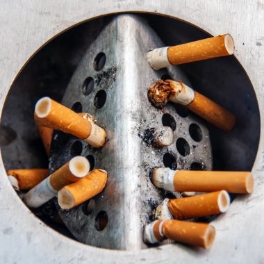Filtrele poluante pentru țigări ar putea fi interzise în curând în UE