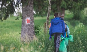 Micii voluntari au colectat 25 de tone de deșeuri de pe Via Transilvanica