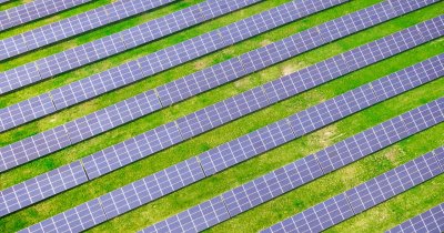 Românii care au instalat o treime din panourile solare ale companiilor din țară