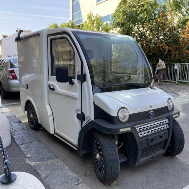 E-Mobility Urban Cargo Review: The electric microvan-disguised Smart Forfour
