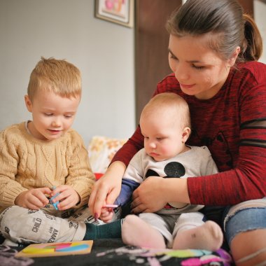 “Start în educație”: 9 din 10 părinți petrec acum mai mult timp cu copiii lor