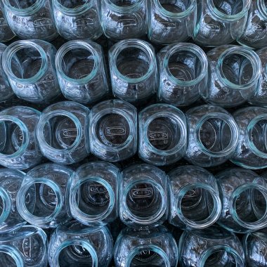 Cum se reciclează: sticla, materialul-minune ce poate fi reciclat la infinit