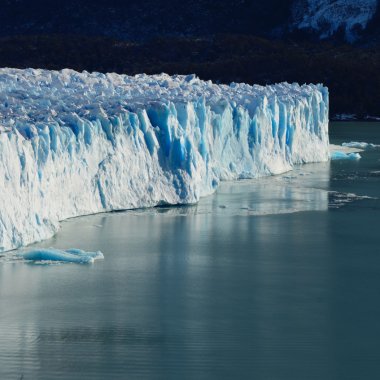 The accelerated melting of Earth's ice shelves, "alarming" for scientists