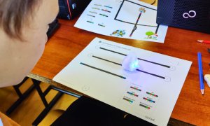 Ateliere de programare și robotică pentru mii de copii din România și Republica Moldova