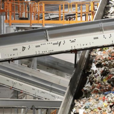 Suedia deschide una dintre cele mai mari fabrici de reciclat plastic din lume
