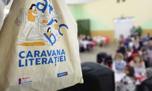 Caravana Literației aduce plăcerea lecturii printre copiii din școli vulnerabile