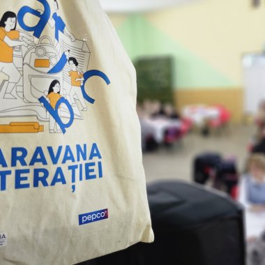Caravana Literației aduce plăcerea lecturii printre copiii din școli vulnerabile