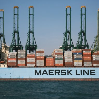 Maersk cumpără 500.000 de tone de e-metanol pentru transportul maritim verde