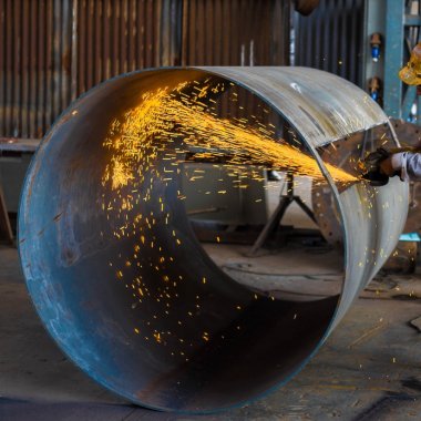 Cum se reciclează: procesarea metalelor din fiare vechi în produse durabile