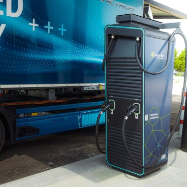 Amazon și Holcim pariază pe camioane cu hidrogen pentru transportul verde