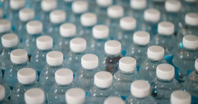 Dăunătoarele sticle de plastic nu au un înlocuitor sustenabil, spun cercetătorii