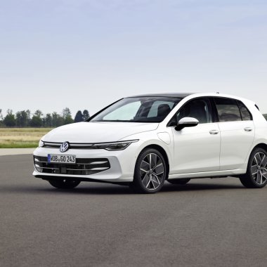 Volkswagen introduces the new Golf 8 with up to 100 kilometers electric range