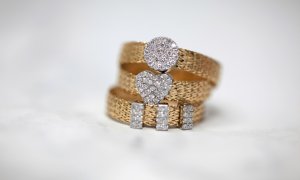 Pandora crafts its sustainable jewelry using 100% recycled gold and silver