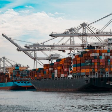 Maersk stabilește noi obiective pentru neutralizarea emisiilor până în 2040