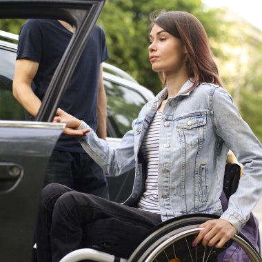 Bolt lansează în România mașinile dedicate persoanelor cu dizabilități