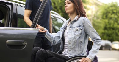 Bolt lansează în România mașinile dedicate persoanelor cu dizabilități