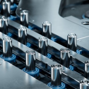 Un startup britanic poate încheia dominația Chinei în producția de baterii