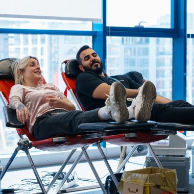 Dezvoltatorul care sprijină donarea de sânge în campusurile sale