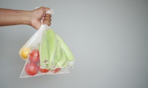 Marii consumatori de pungi de plastic din UE: unde este România?