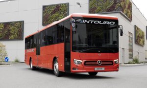Mercedes prezintă primul său autobuz electric pentru deplasări interurbane