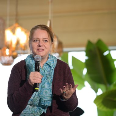 Elena Curelaru, Policolor: “să recondiţionăm mai mult și să aruncăm mai puțin”