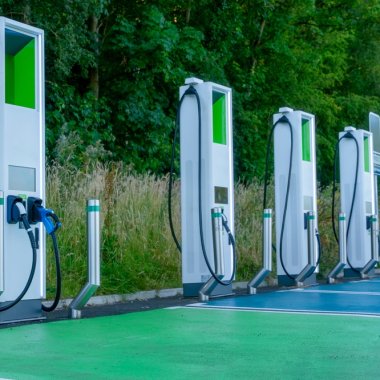 Toyota finanțează o companie care eficientizează încărcarea mașinilor electrice