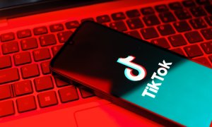 “Tap, tap” pe TikTok poluează într-un an mai mult decât Grecia