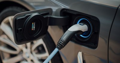 Compania care simplifică încărcarea mașinilor electrice primește €10 mil