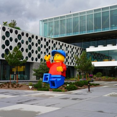 LEGO plănuiește să producă jucării doar cu energie solară regenerabilă