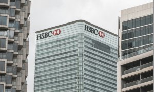 Banca ce își decalează ambițiile net-zero cu 20 de ani, dar nu și investițiile