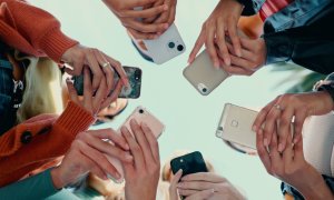 Cum amplifică social media stereotipuri de gen dăunătoare și incită la violență