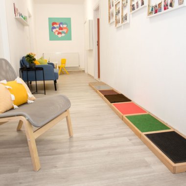 BCR finanțează cu 5 milioane de lei ONG-ul Help Autism