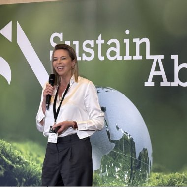 Compania din România ce împachetează produsele în hârtie sustenabilă din frunze