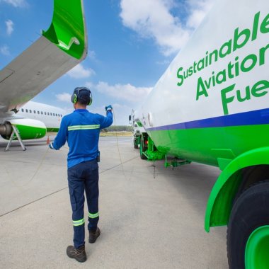 Microsoft cumpără SAF pentru decarbonizarea aviației și a propriilor operațiuni