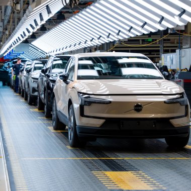 Volvo începe producția în Europa a unui model electric de succes din gamă