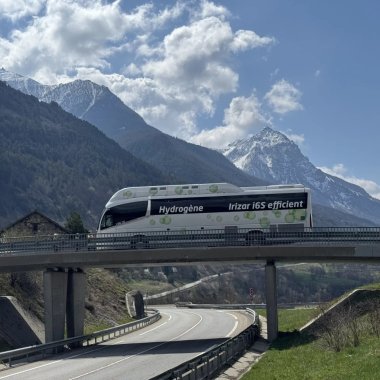 Record în Europa. 2.500 km parcurși sustenabil cu un autocar pe hidrogen