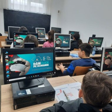 Ateliere Fără Frontiere donează 4.000 de calculatoare școlilor din România