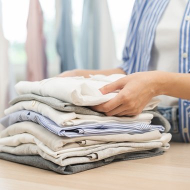 Reciclare haine - Ghid complet pentru gestionarea sustenabilă a hainelor second-hand