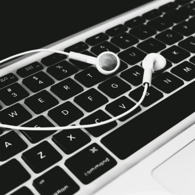 Lege: site-urile, aplicațiile mobile din România, accesibile pentru persoanele cu dizabilități
