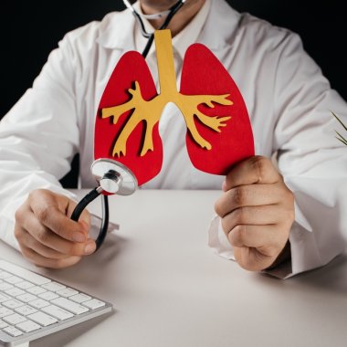 Nu mai e doar despre fumat: cancerul pulmonar, declanșat de mutații cauzate de poluare
