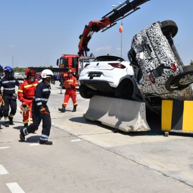 Renault: 400 de vehicule în 9 ani oferite pompierilor pentru competiții de descarcerare