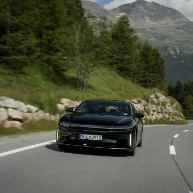 Record de autonomie în Alpi: 1.200 de kilometri cu un „plin” de curent