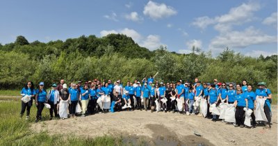 Voluntarii HP curăță peste 1,5 tone de deșeuri din râurile României